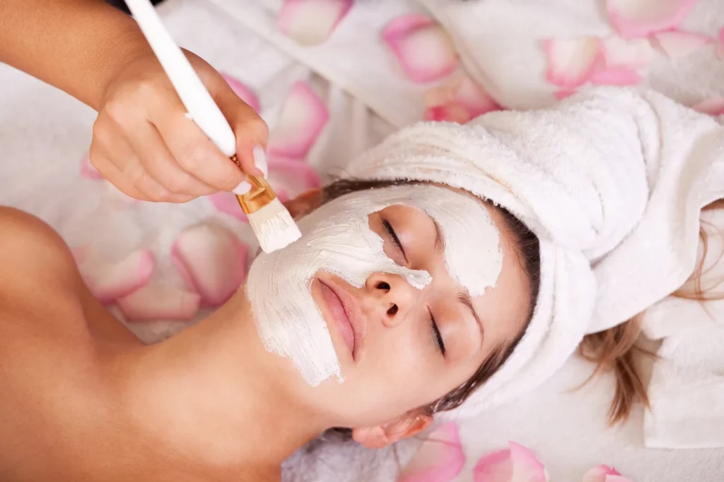 ✨ Résultat : une peau lisse, lumineuse et visiblement régénérée.